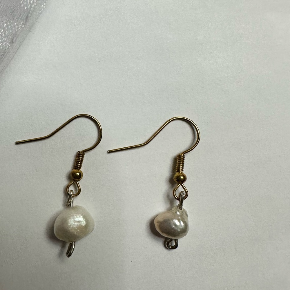 Handmade real freshwater pearl gold earrings
